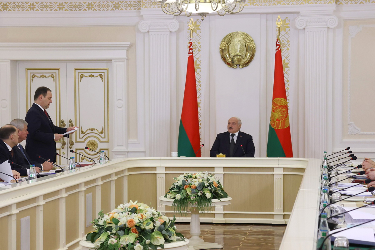 Александр Лукашенко: «Если через месяц мы начнем опять есть египетскую картошку, а своей по нормальным ценам видеть не будем – пеняйте сами на себя»