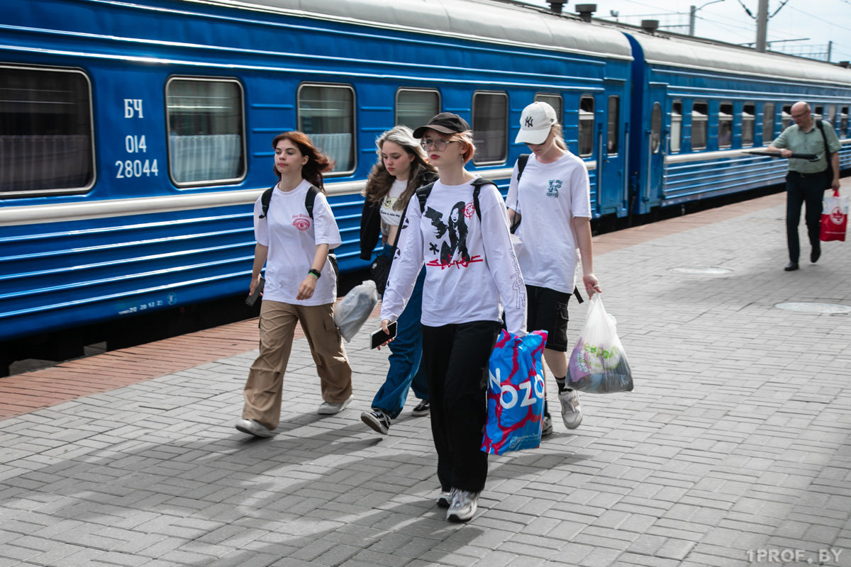 Внимание! Белорусские школьники смогут путешествовать на поезде на летних  каникулах со скидкой - БЕЛОРУССКИЙ ПРОФЕССИОНАЛЬНЫЙ СОЮЗ РАБОТНИКОВ  ТРАНСПОРТА И КОММУНИКАЦИЙ