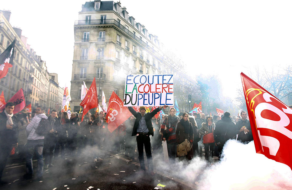 Париж бастует и митингует