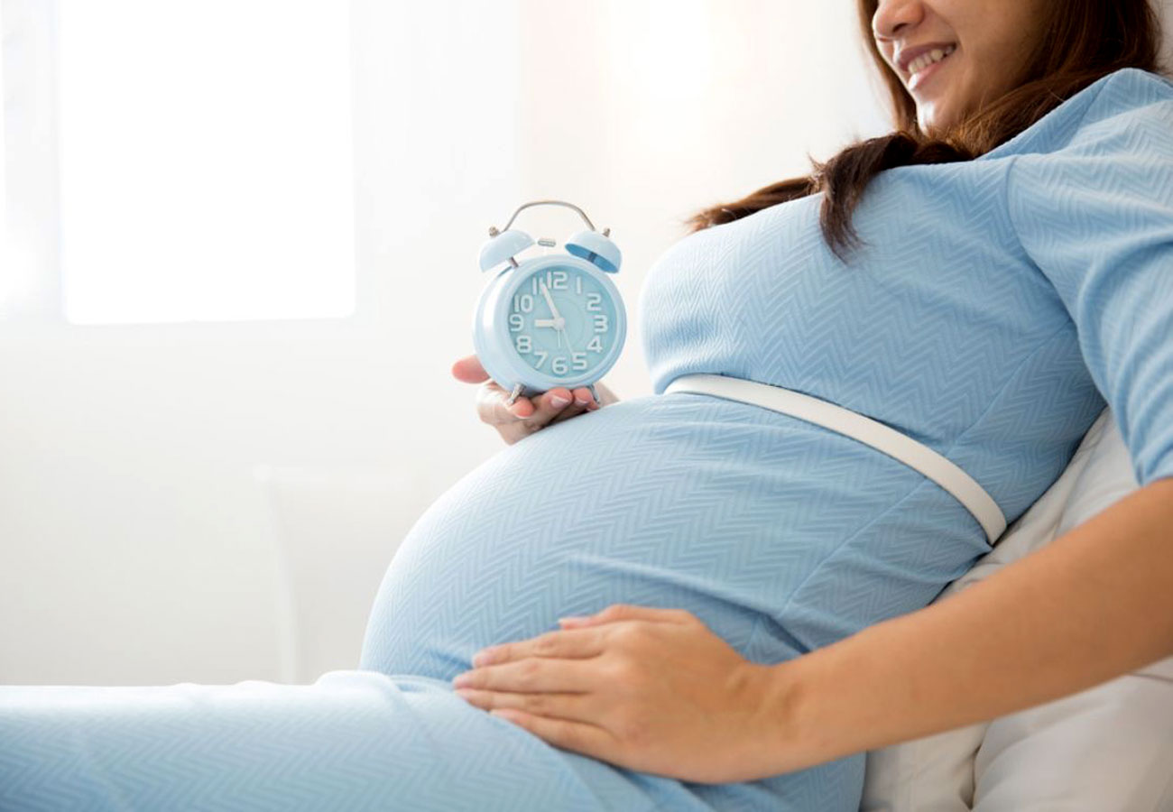 40 недель шевеление. Беременные женщины. Фотосессия перед родами. У беременной схватки.