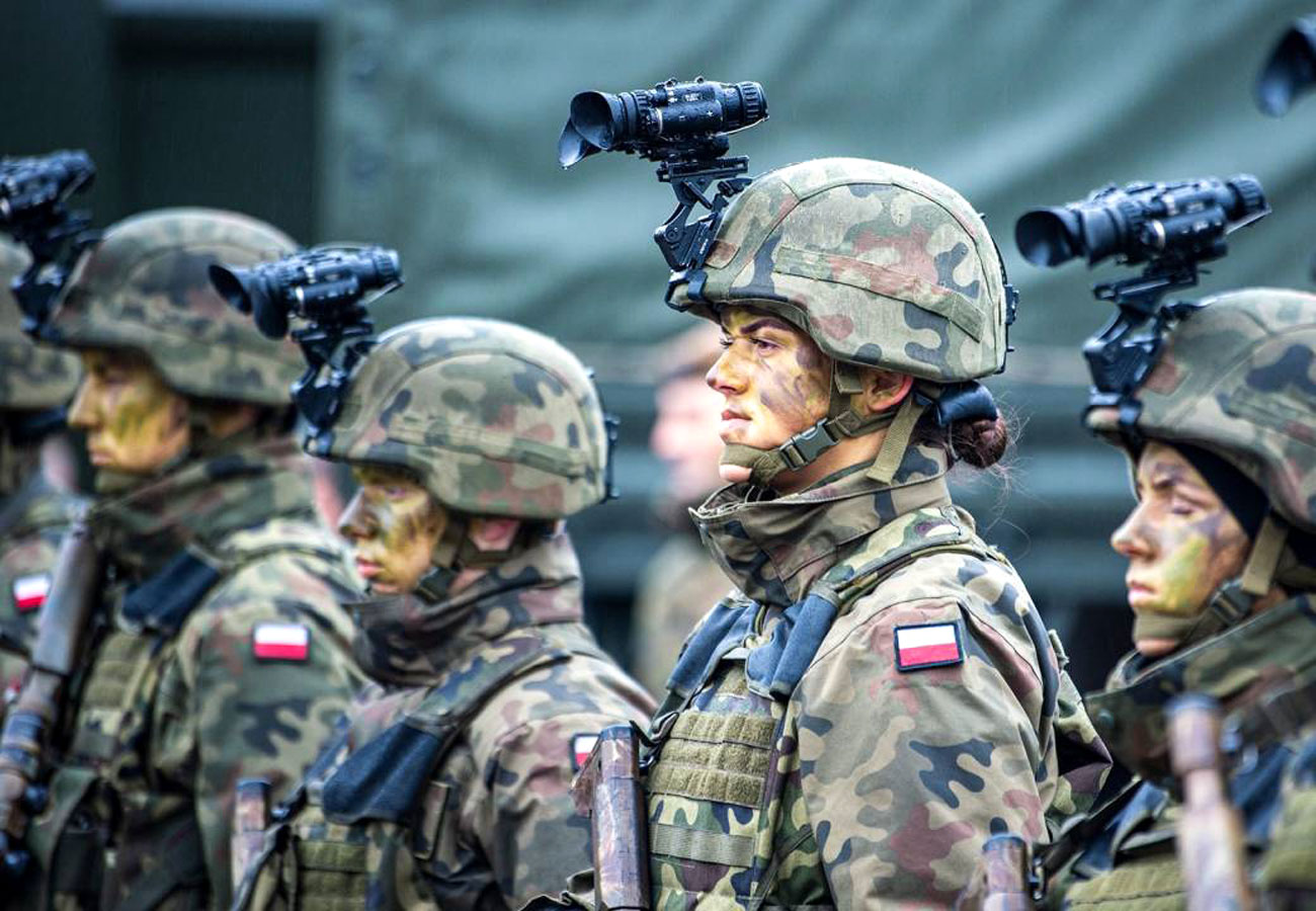 300 тысяч нато в польше. Польская армия НАТО. Вооружение армии Польши 2020. Форма польской армии 2020. Солдат армии Польши.