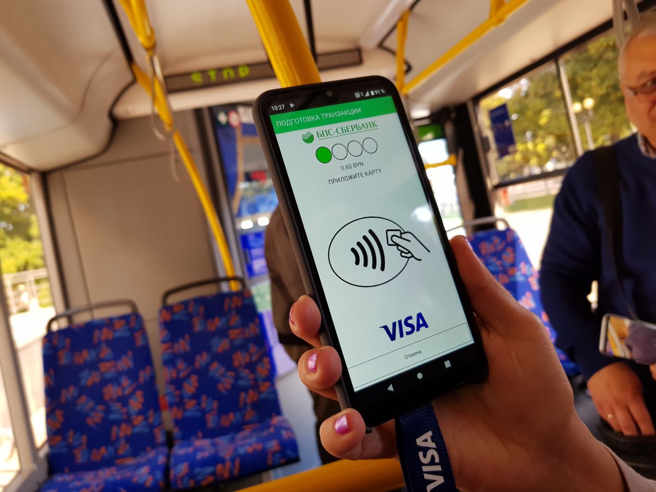 Впервые в мире: в Беларуси стала доступна бесконтактная оплата проезда  банковскими картами без валидаторов