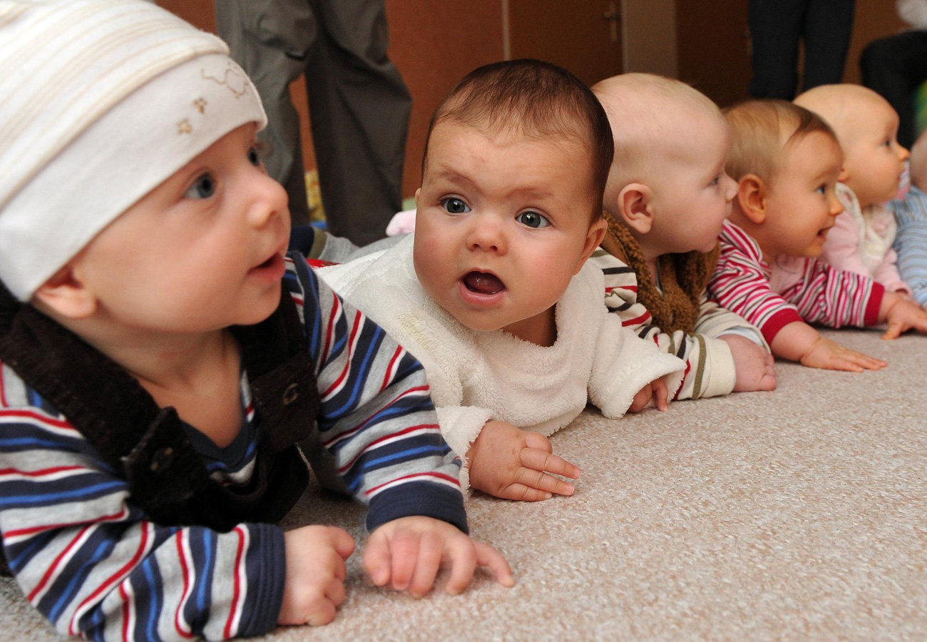 Many baby. Проблема рождаемости Германии фото.