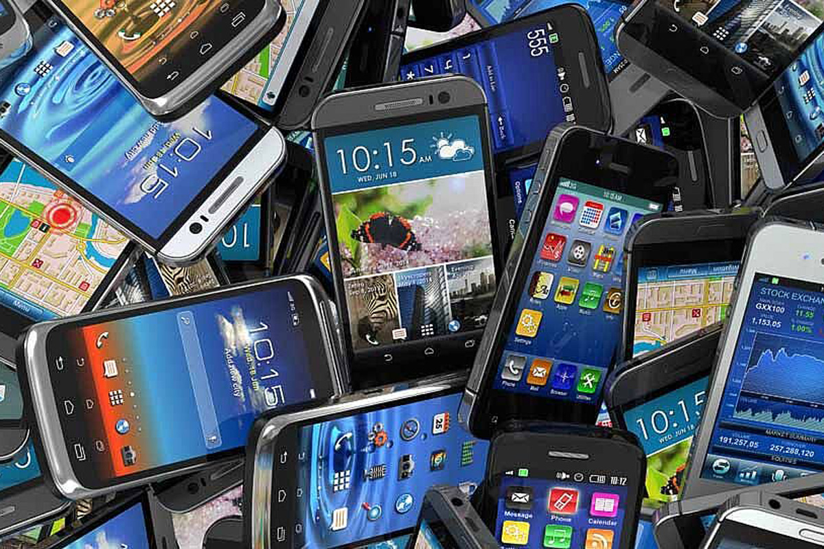 Мобильные телефоны б у. Samsung telefon BOZOR. Разные телефоны. Много смартфонов. Телефон смартфон.