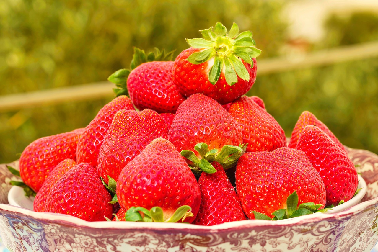 1,000+ free ripe strawberries & ripe images - pixabay