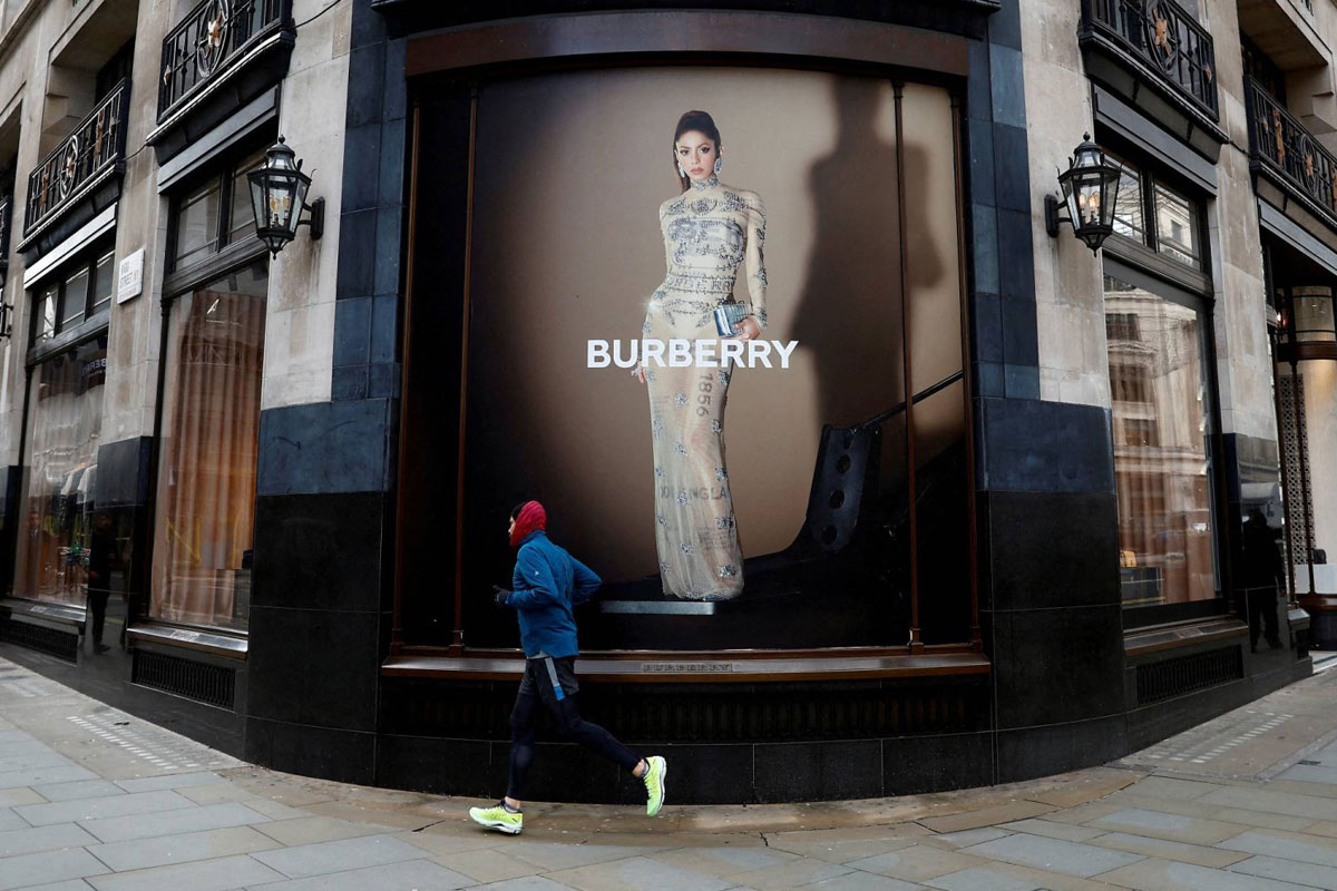 Модный дом Burberry планирует уволить несколько сотен человек